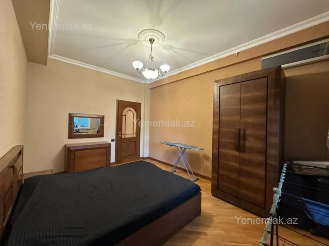 Satılır 4 otaqlı yeni tikili 210 m²