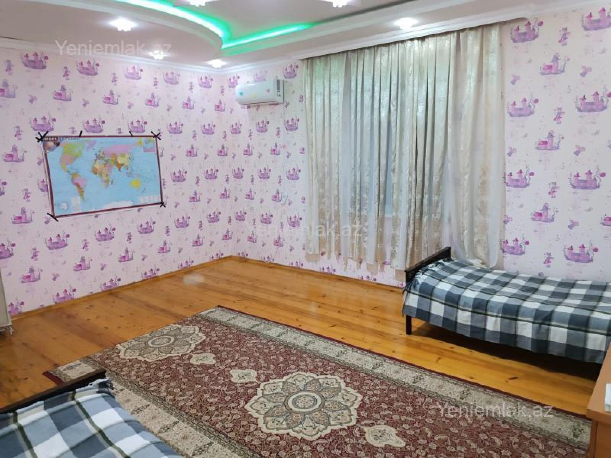 Satılır 8 otaqlı həyət evi 395 m²