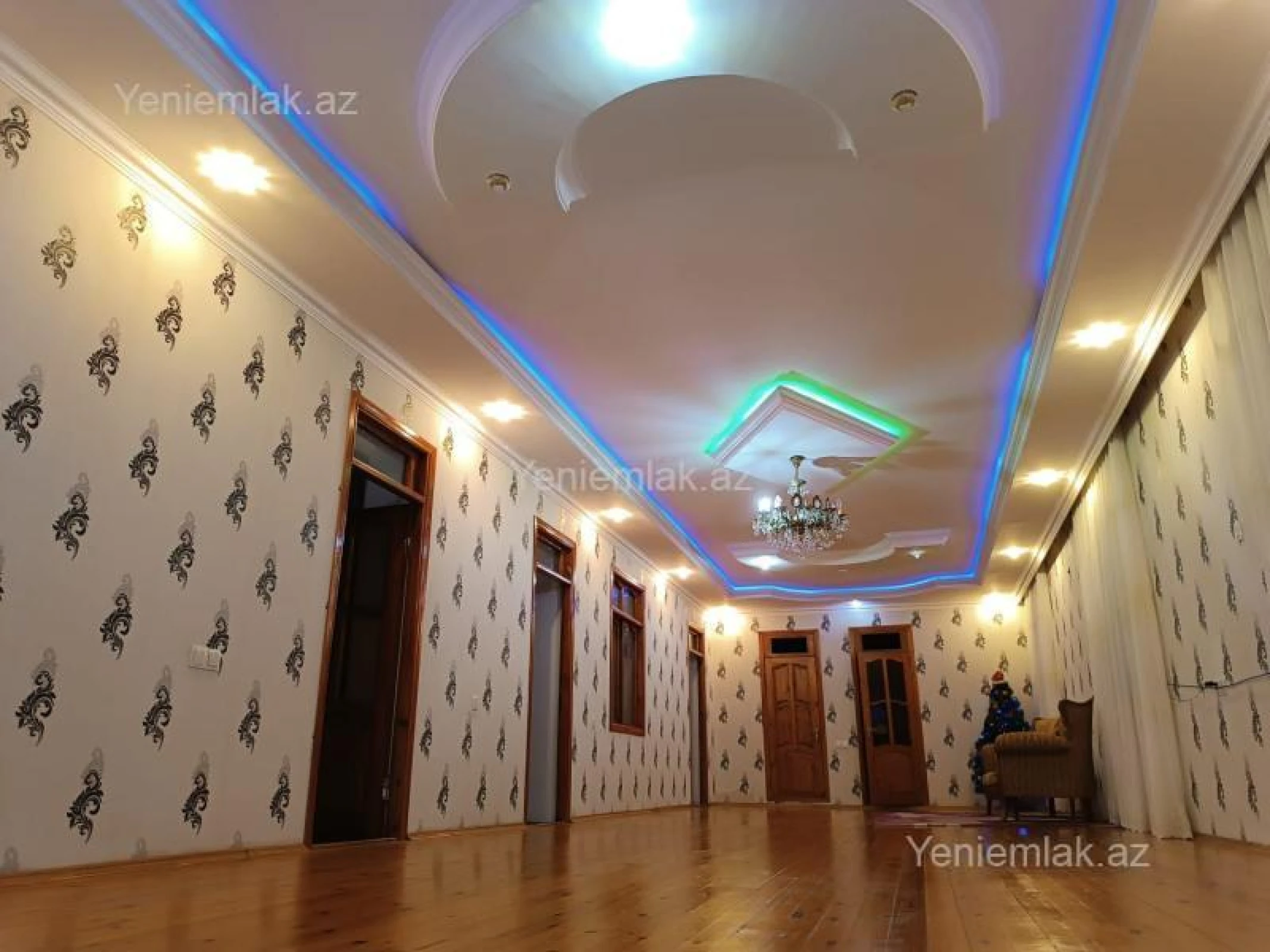 Satılır 8 otaqlı həyət evi 395 m²