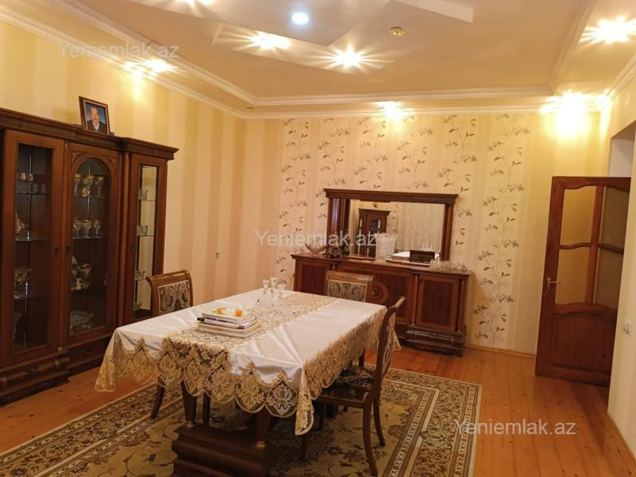 Satılır 8 otaqlı həyət evi 395 m²