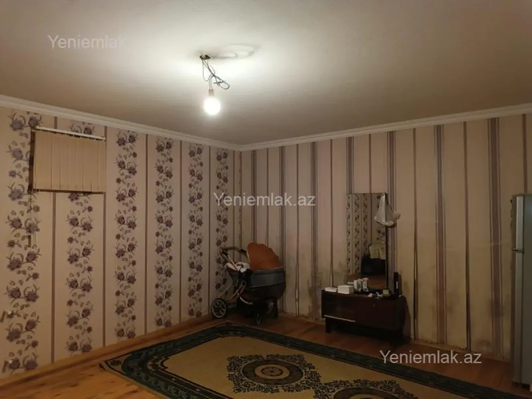 Satılır 8 otaqlı həyət evi 395 m²