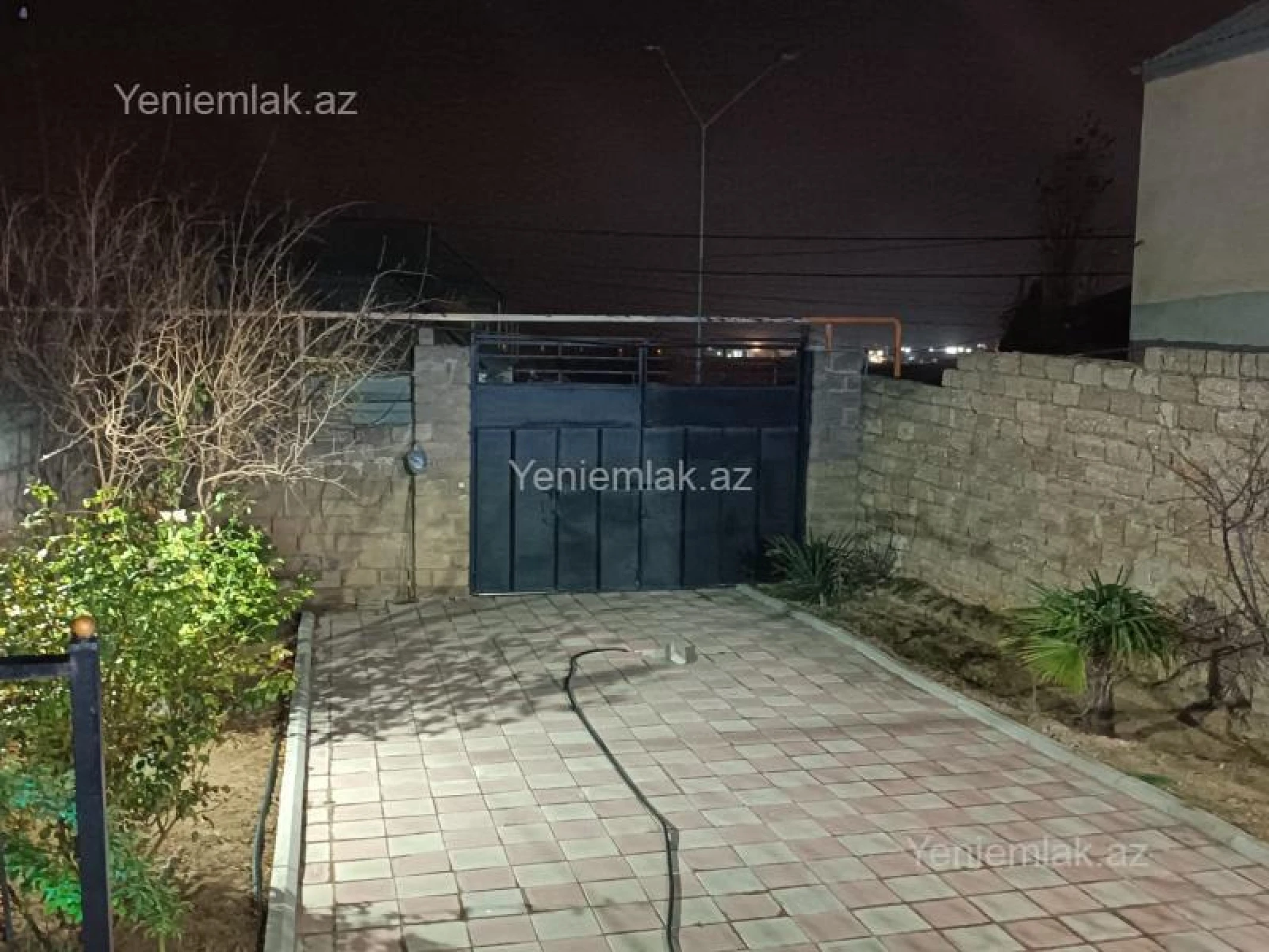 Satılır 8 otaqlı həyət evi 395 m²