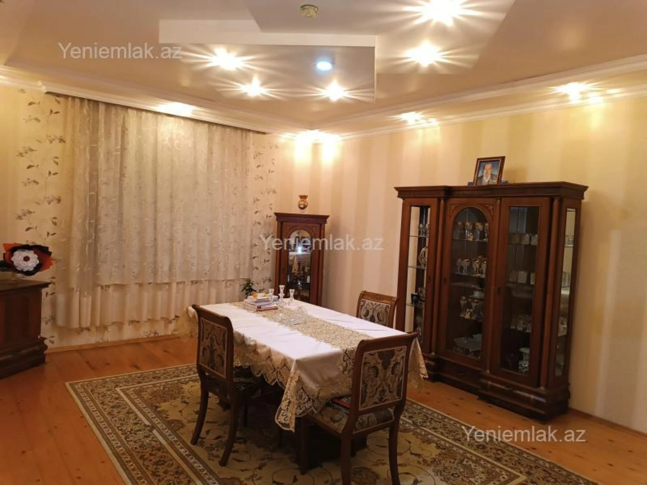 Satılır 8 otaqlı həyət evi 395 m²