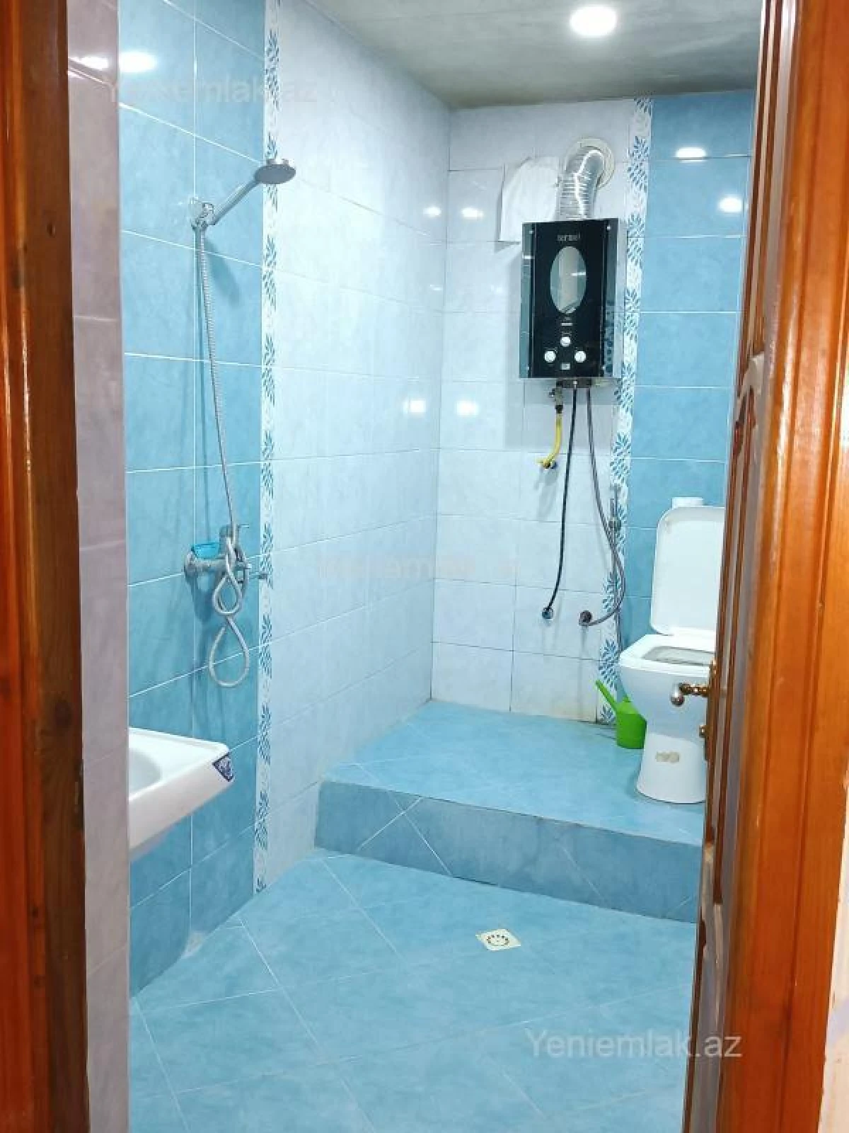 Satılır 8 otaqlı həyət evi 395 m²