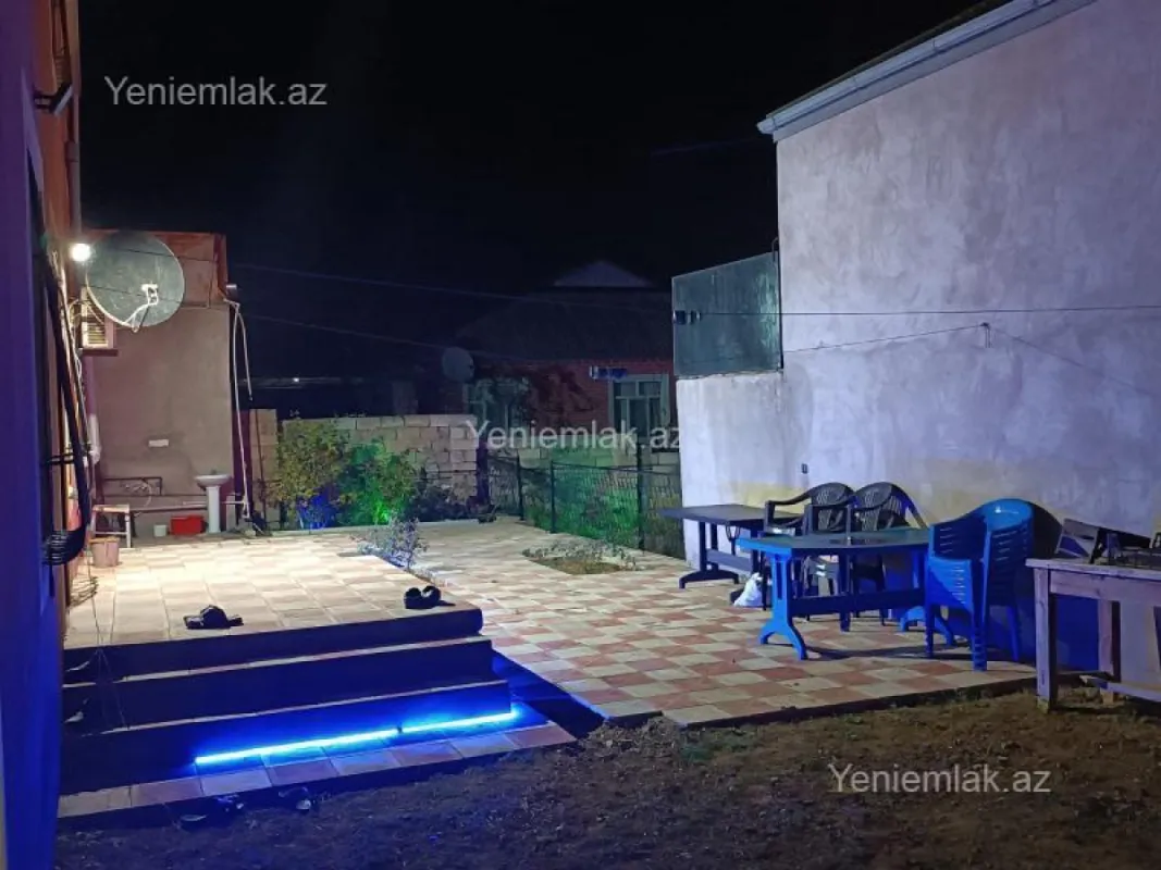 Satılır 8 otaqlı həyət evi 395 m²