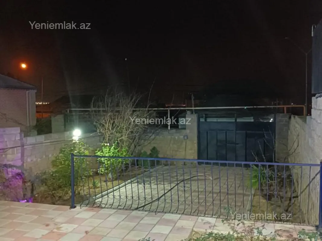 Satılır 8 otaqlı həyət evi 395 m²