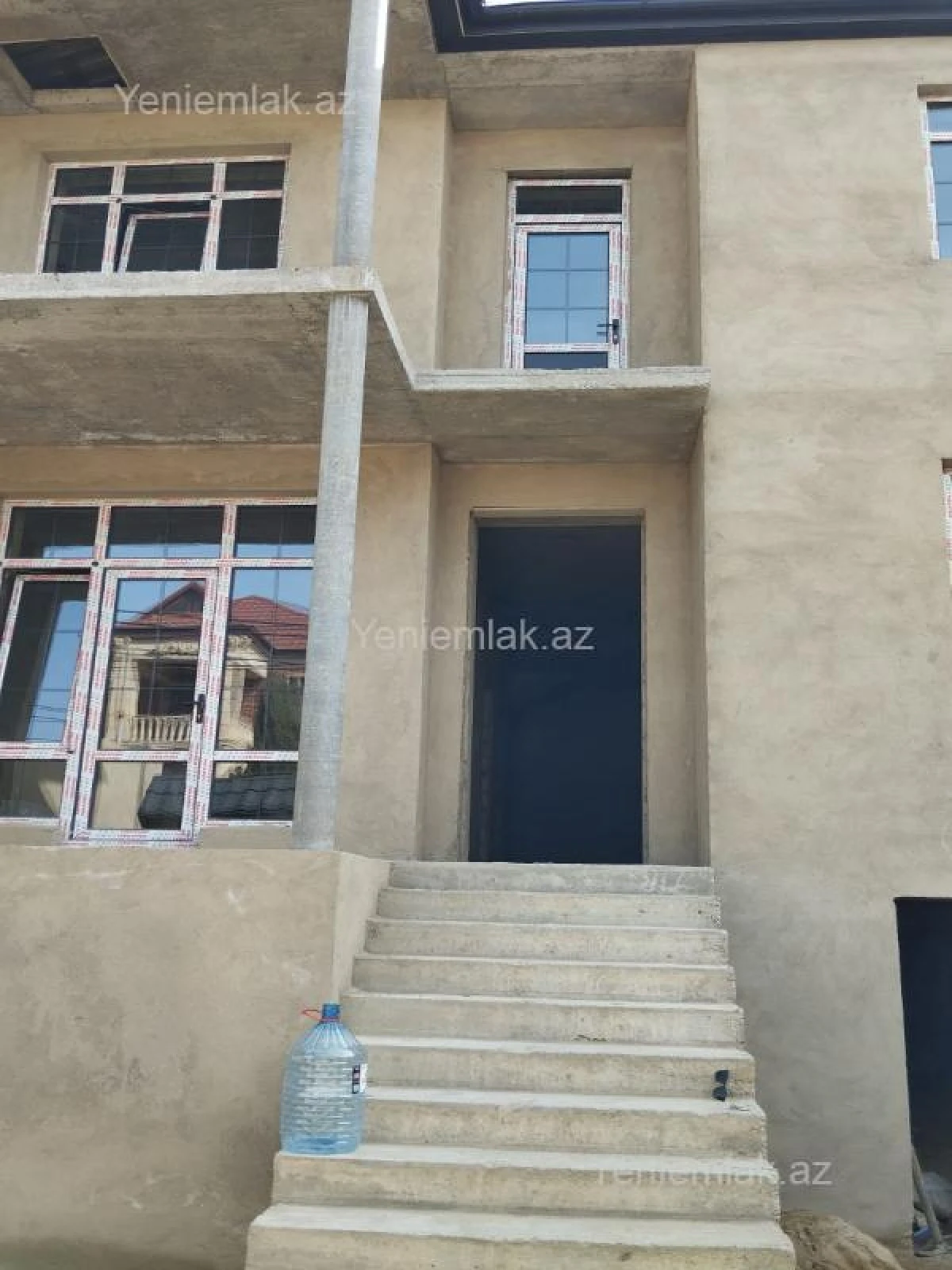 Satılır 5 otaqlı həyət evi 220 m²