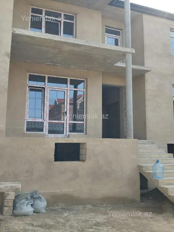 Satılır 5 otaqlı həyət evi 220 m²