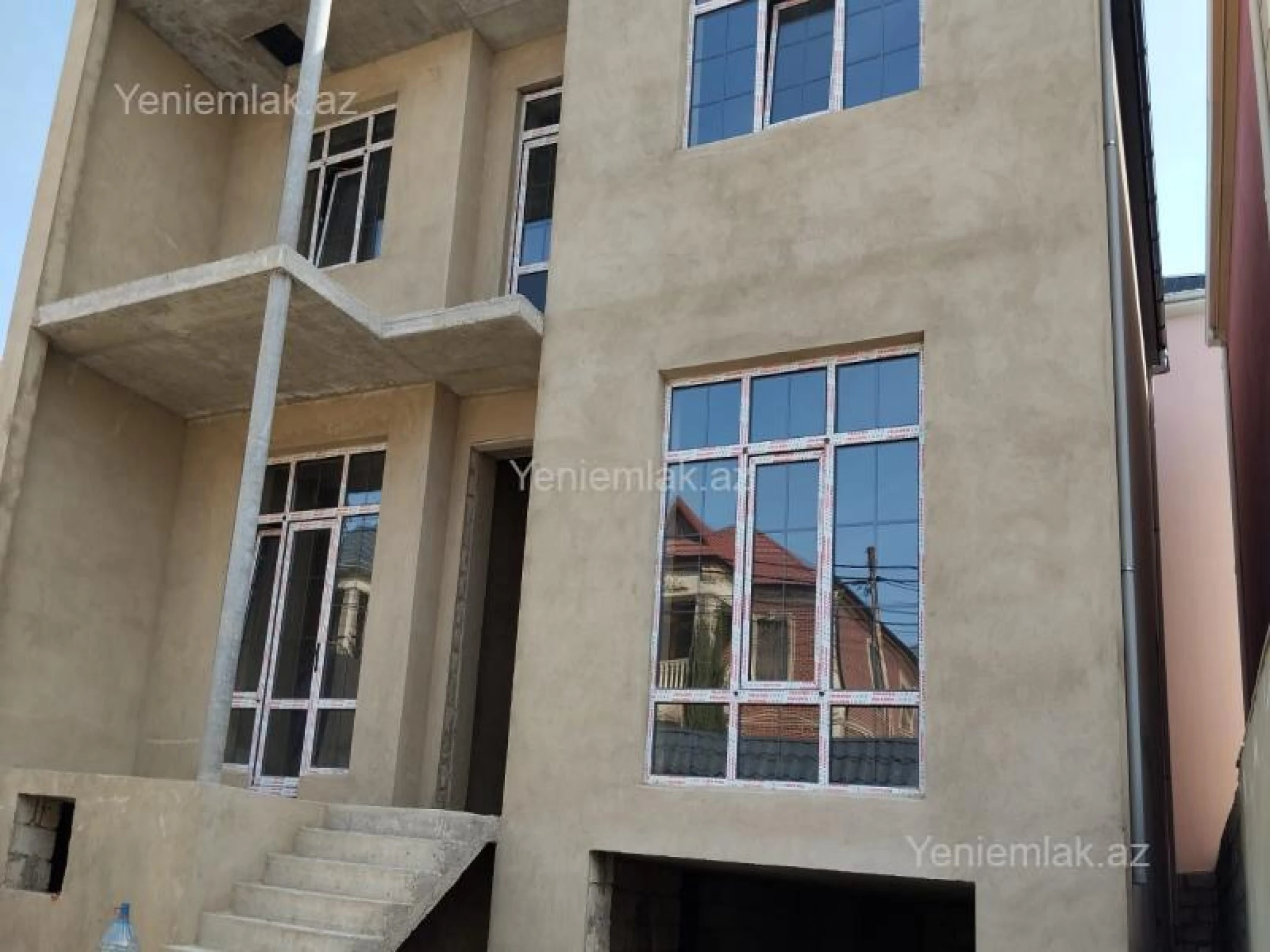 Satılır 5 otaqlı həyət evi 220 m²