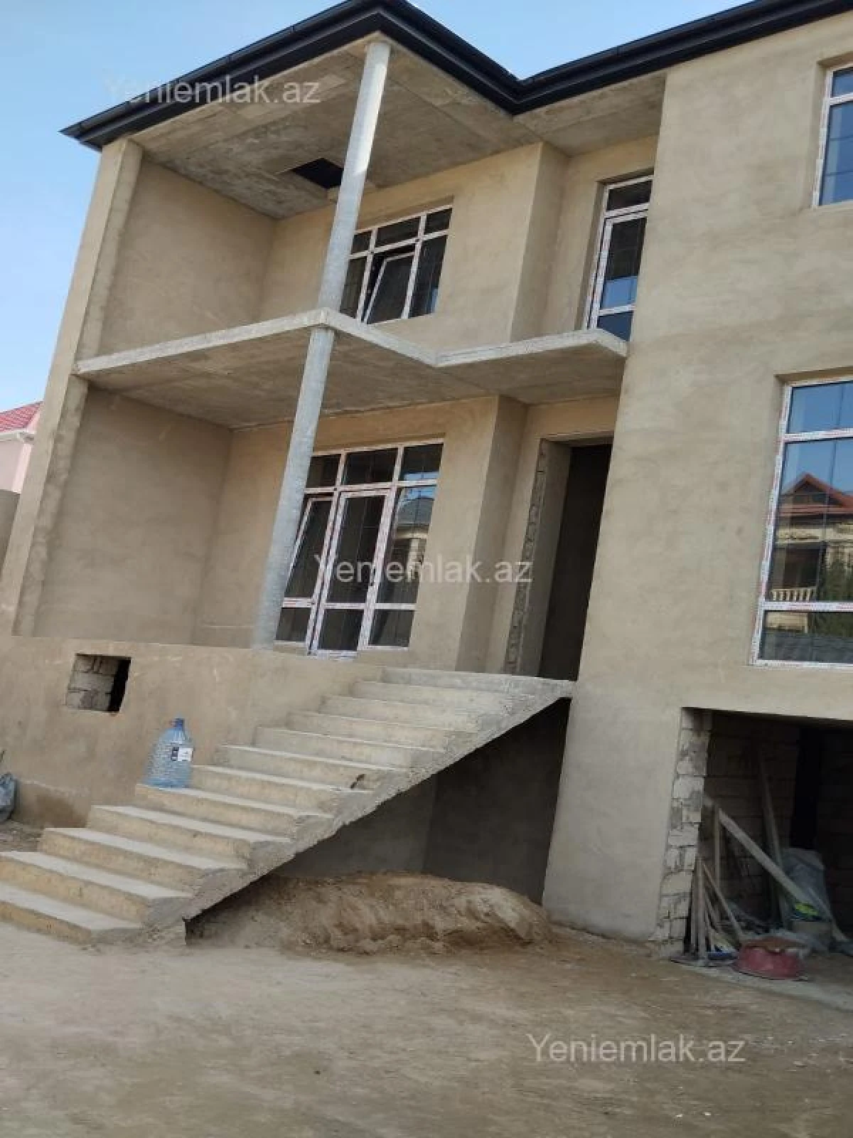 Satılır 5 otaqlı həyət evi 220 m²