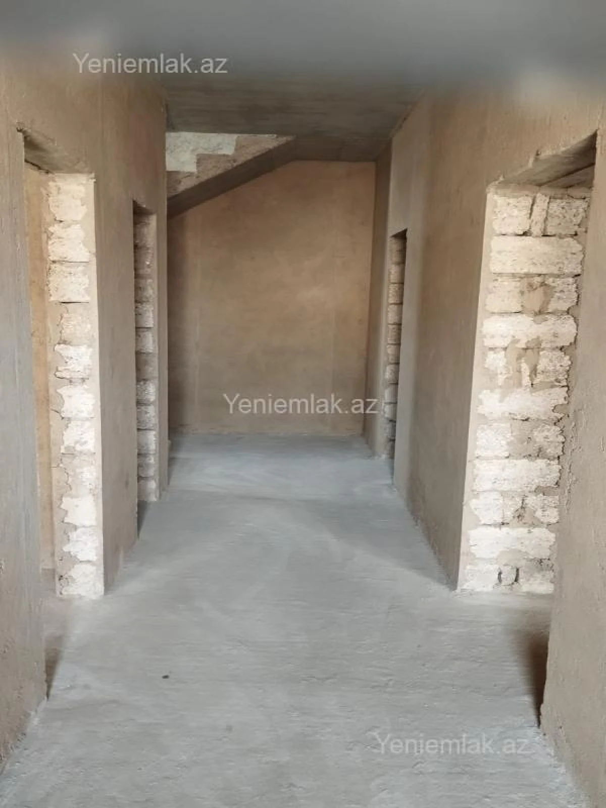 Satılır 5 otaqlı həyət evi 220 m²