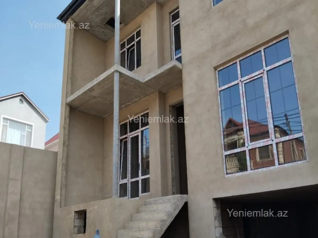 Satılır 5 otaqlı həyət evi 220 m²