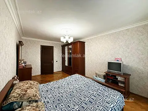Satılır 3 otaqlı köhnə tikili 80 m²