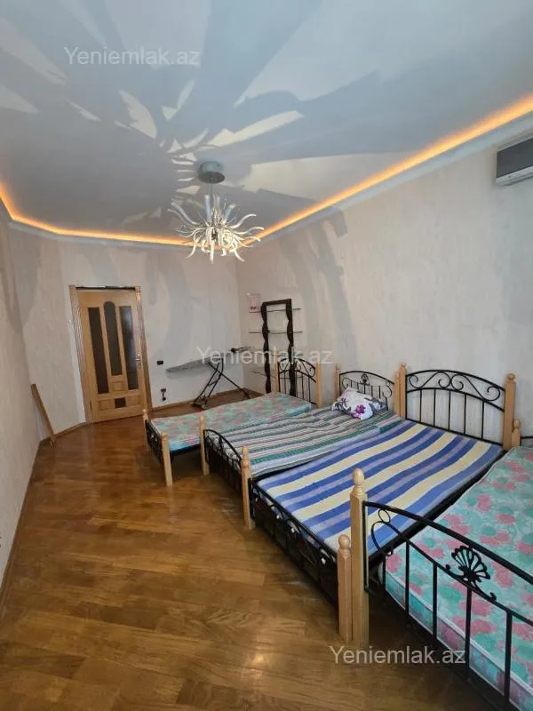 Satılır 3 otaqlı yeni tikili 145 m²
