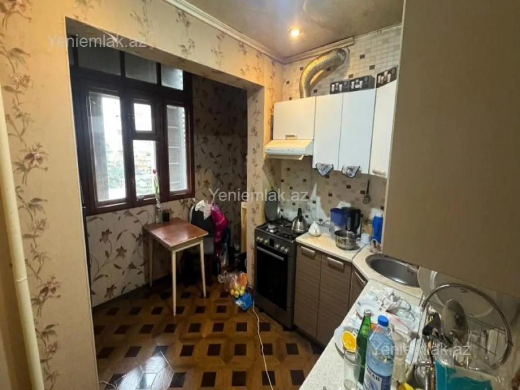 Satılır 3 otaqlı köhnə tikili 87 m²