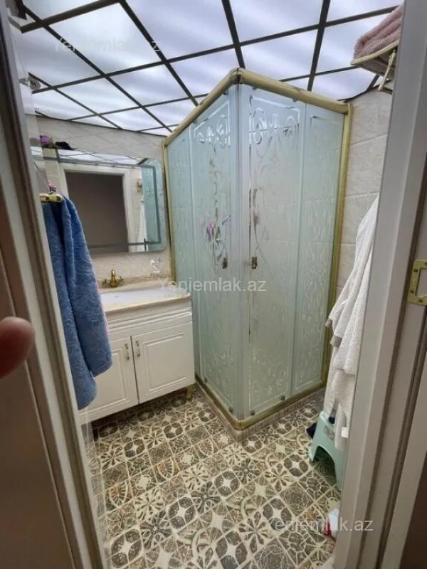 Satılır 3 otaqlı köhnə tikili 75 m²