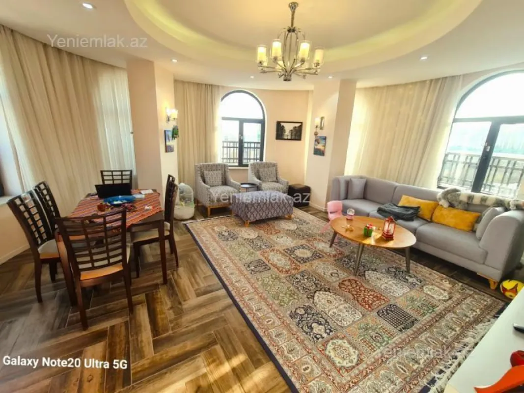 Satılır 3 otaqlı yeni tikili 135 m²