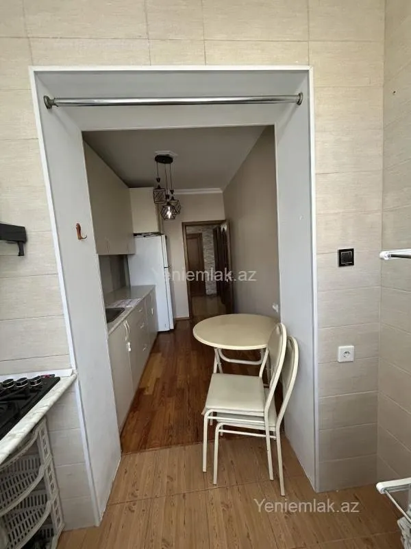 Satılır 1 otaqlı köhnə tikili 65 m²