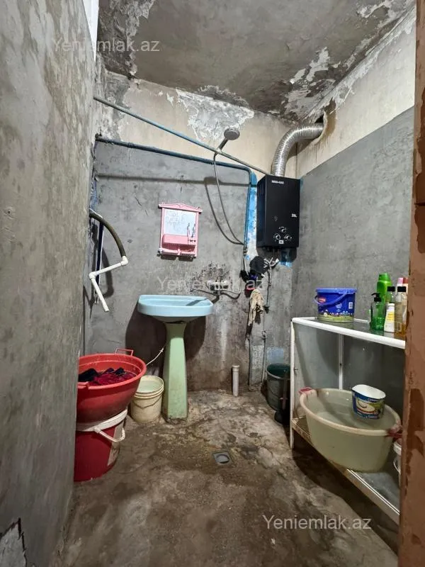 Satılır 5 otaqlı köhnə tikili 100 m²