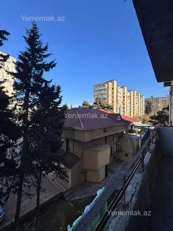 Satılır 5 otaqlı köhnə tikili 100 m²