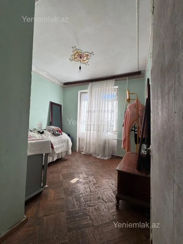 Satılır 5 otaqlı köhnə tikili 100 m²