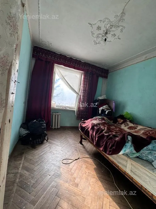 Satılır 5 otaqlı köhnə tikili 100 m²