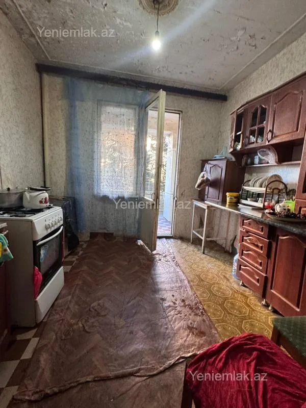 Satılır 5 otaqlı köhnə tikili 100 m²