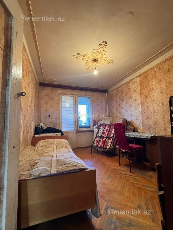 Satılır 5 otaqlı köhnə tikili 100 m²