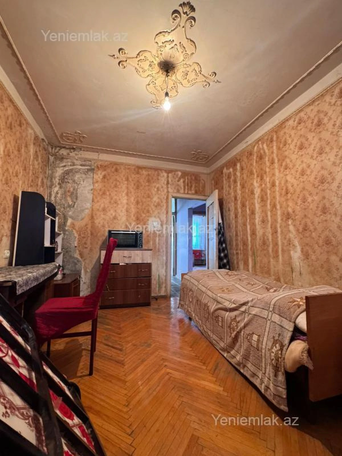 Satılır 5 otaqlı köhnə tikili 100 m²