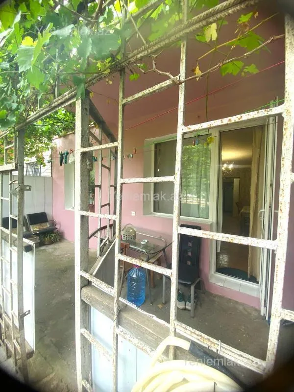 Satılır 3 otaqlı köhnə tikili 90 m²