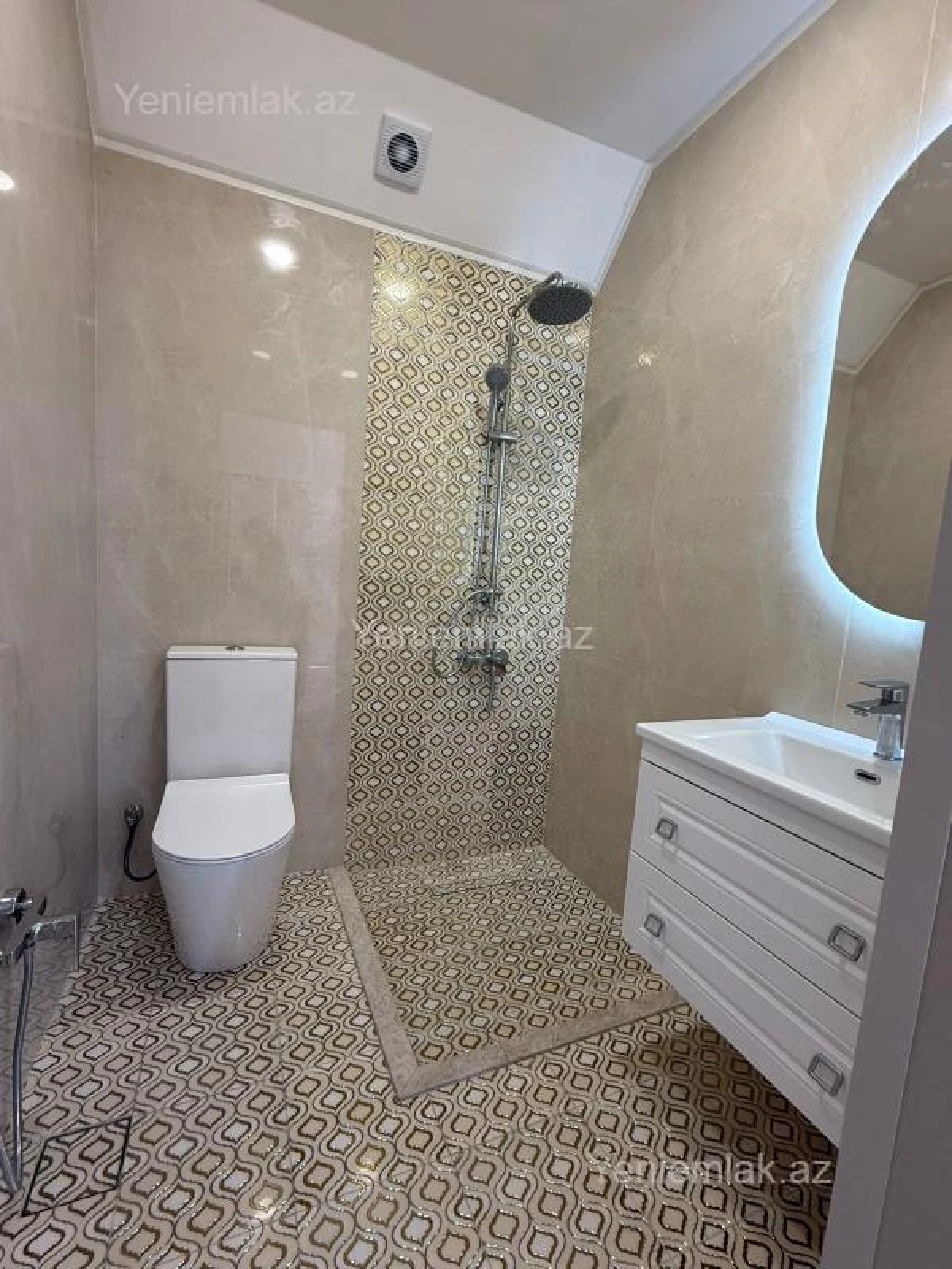 Satılır 5 otaqlı həyət evi 220 m²