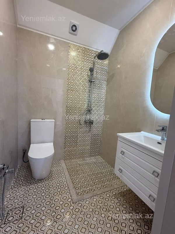 Satılır 5 otaqlı həyət evi 220 m²