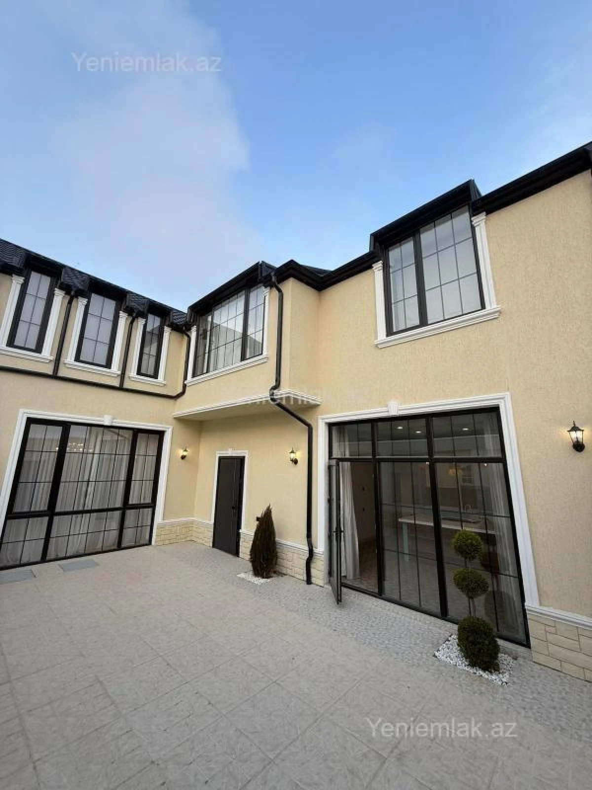 Satılır 5 otaqlı həyət evi 220 m²