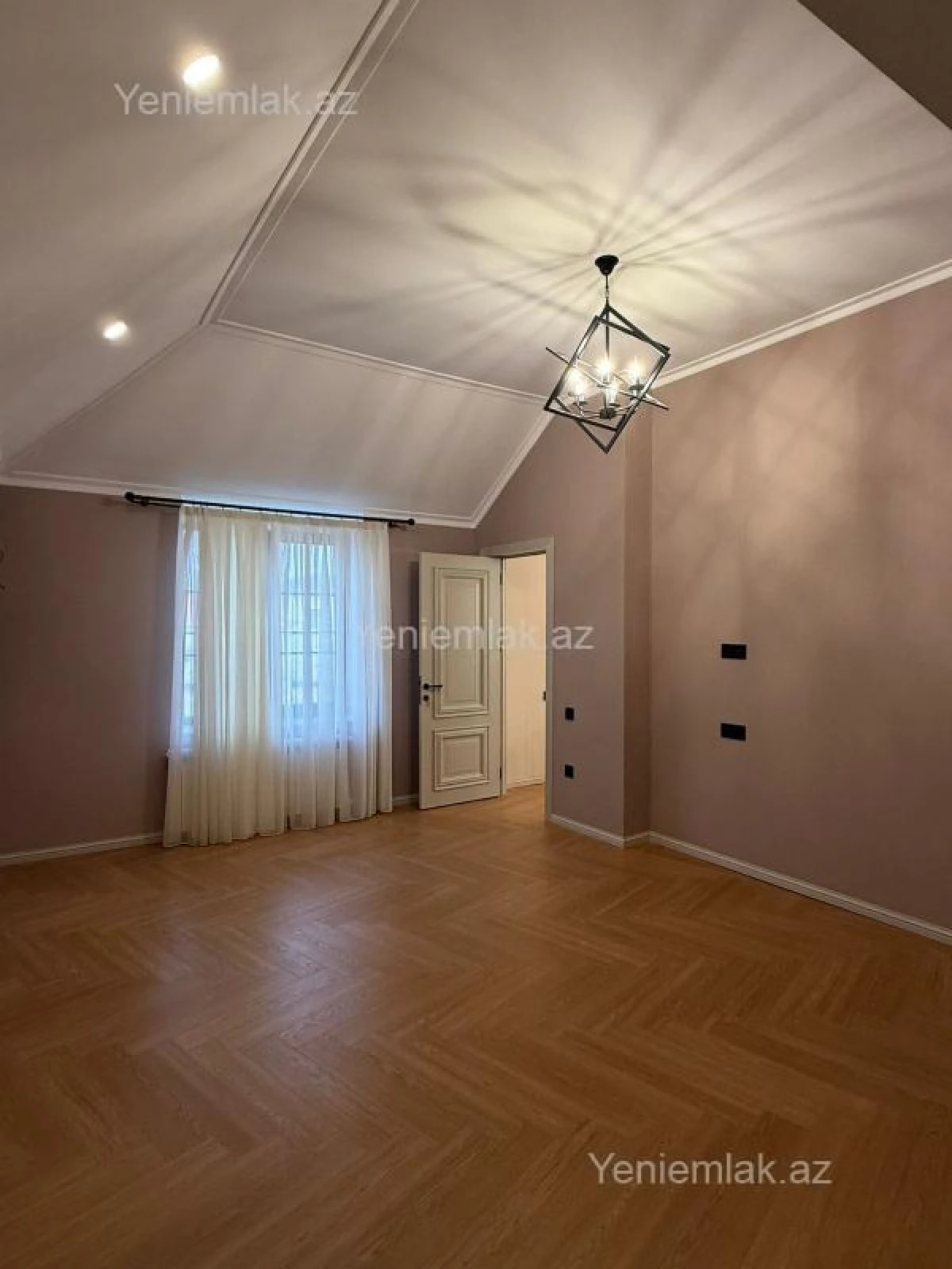 Satılır 5 otaqlı həyət evi 220 m²