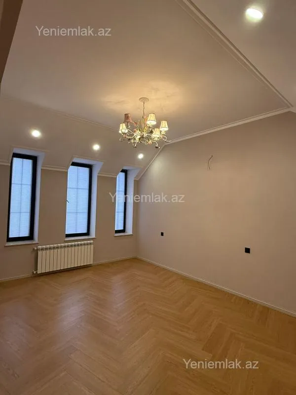 Satılır 5 otaqlı həyət evi 220 m²