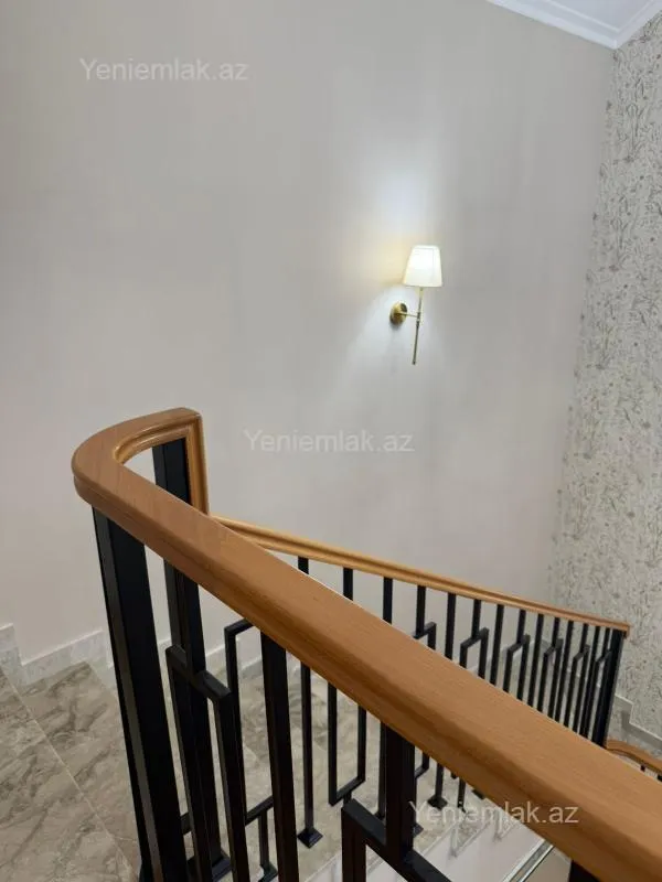 Satılır 5 otaqlı həyət evi 220 m²