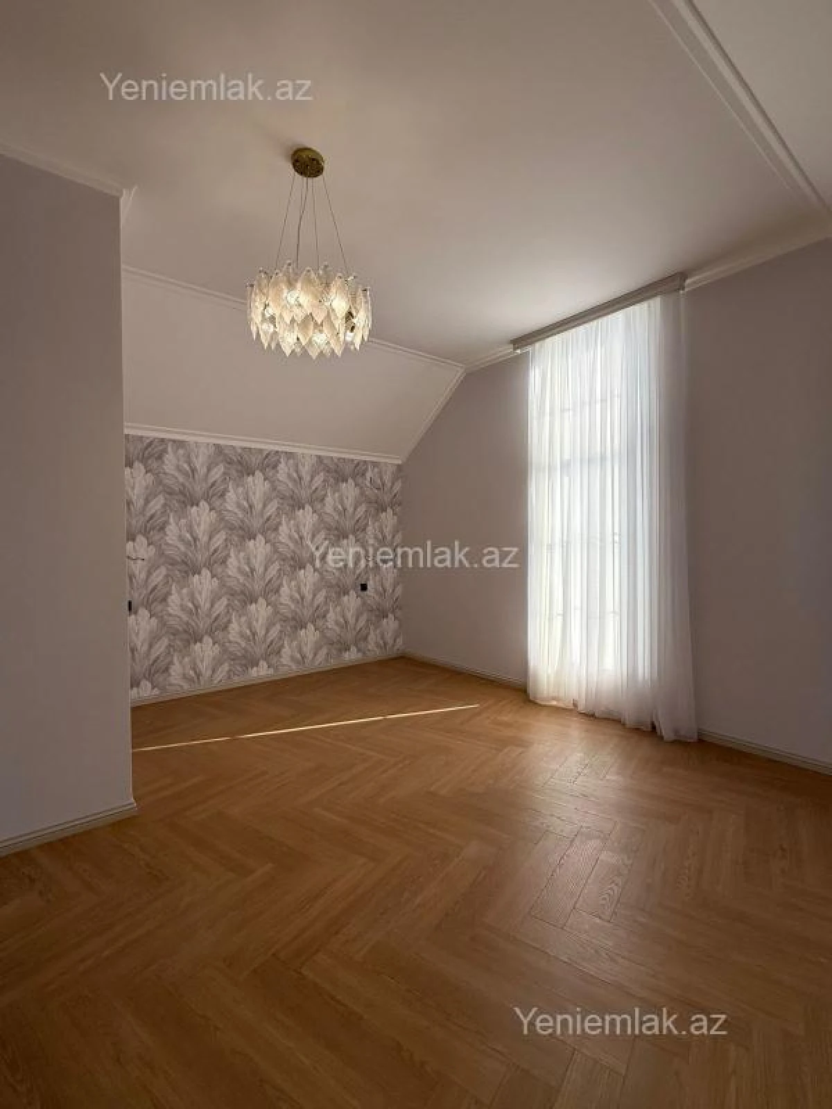 Satılır 5 otaqlı həyət evi 220 m²