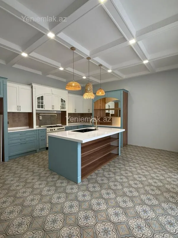 Satılır 5 otaqlı həyət evi 220 m²