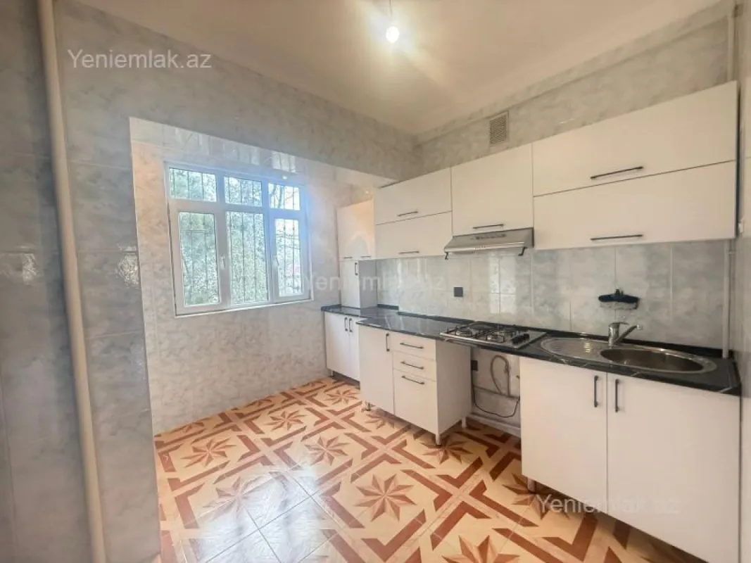 Satılır 3 otaqlı köhnə tikili 80 m²