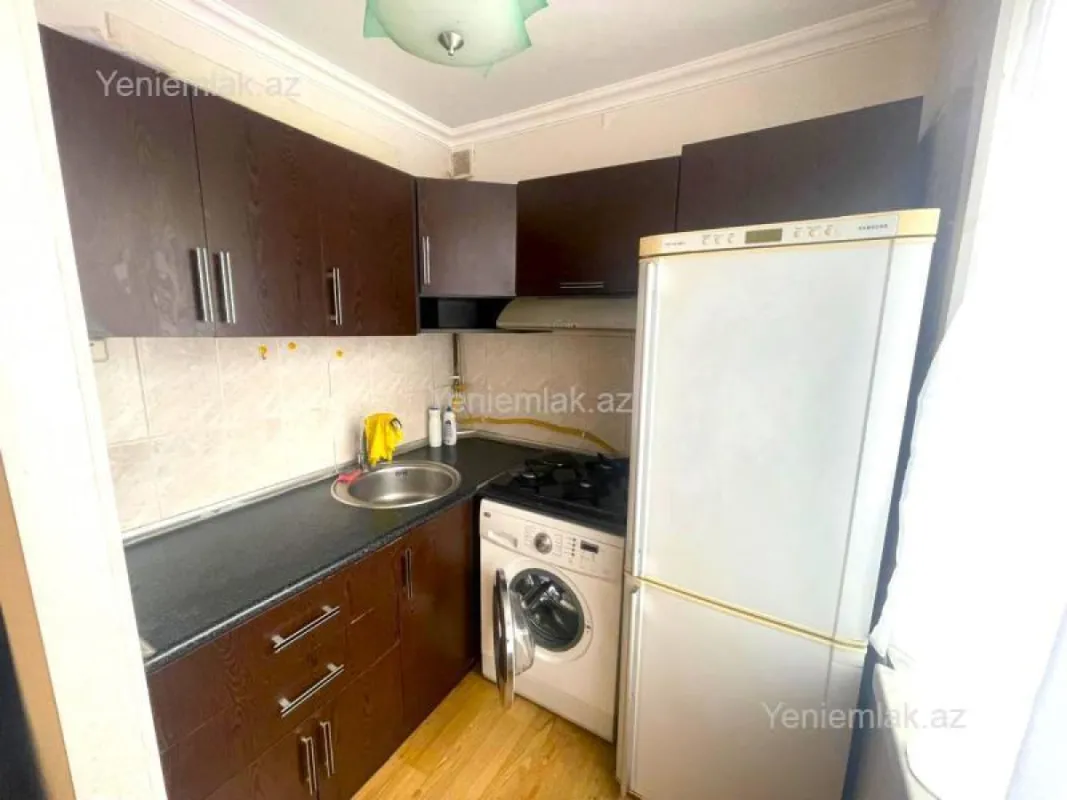 Satılır 1 otaqlı köhnə tikili 35 m²