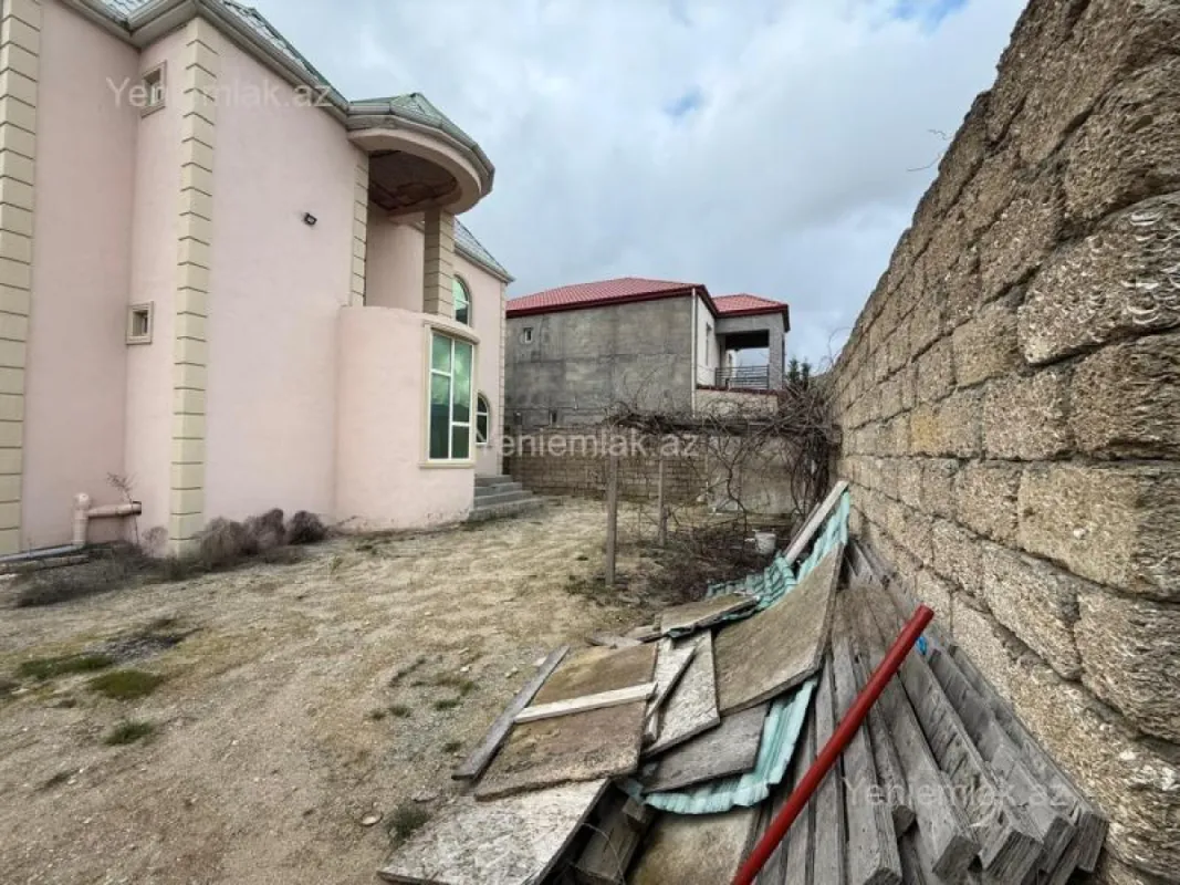 Satılır 4 otaqlı həyət evi 160 m²