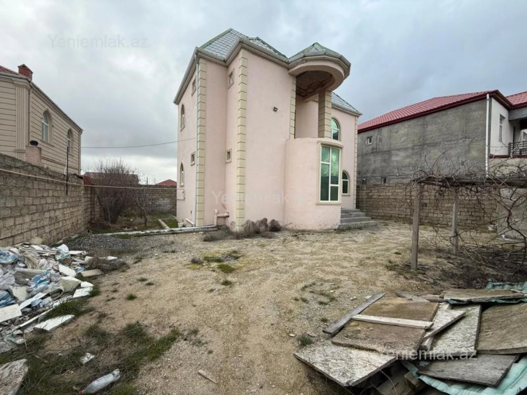 Satılır 4 otaqlı həyət evi 160 m²