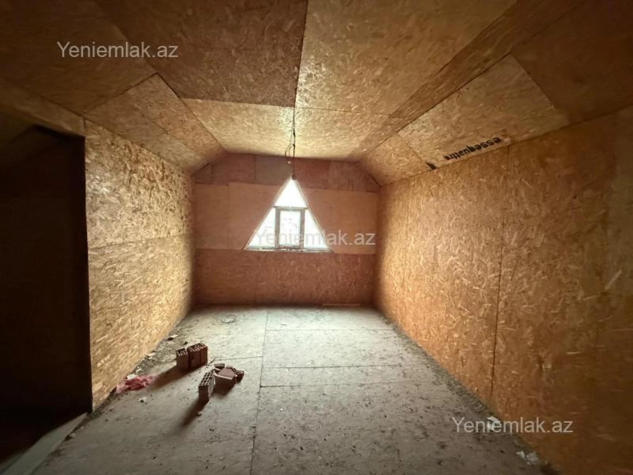 Satılır 4 otaqlı həyət evi 160 m²