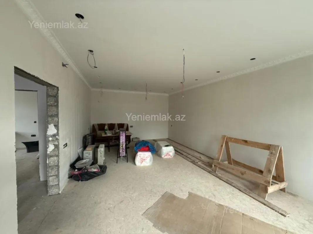 Satılır 4 otaqlı həyət evi 160 m²