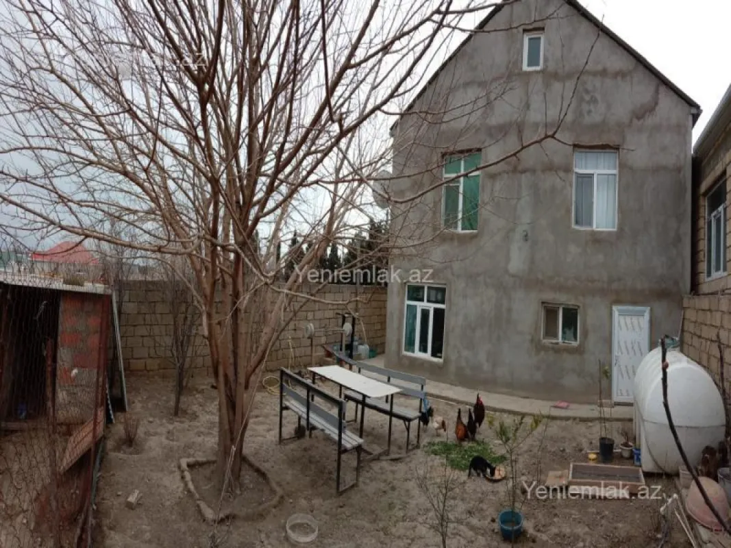 Satılır 4 otaqlı həyət evi 100 m²