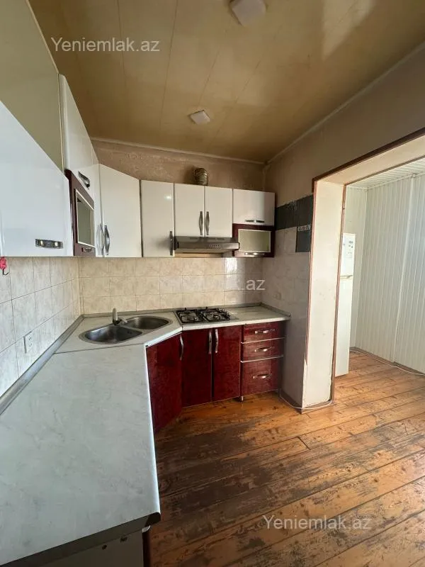 Satılır 3 otaqlı köhnə tikili 80 m²