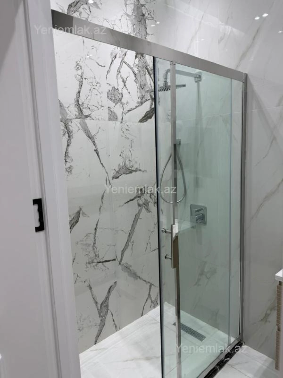 Satılır 3 otaqlı yeni tikili 80 m²