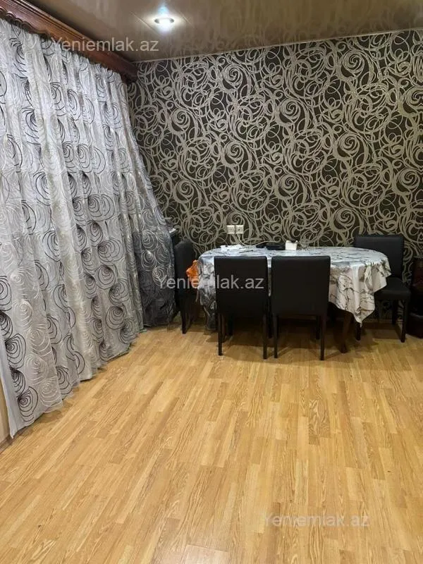 Satılır 2 otaqlı köhnə tikili 50 m²