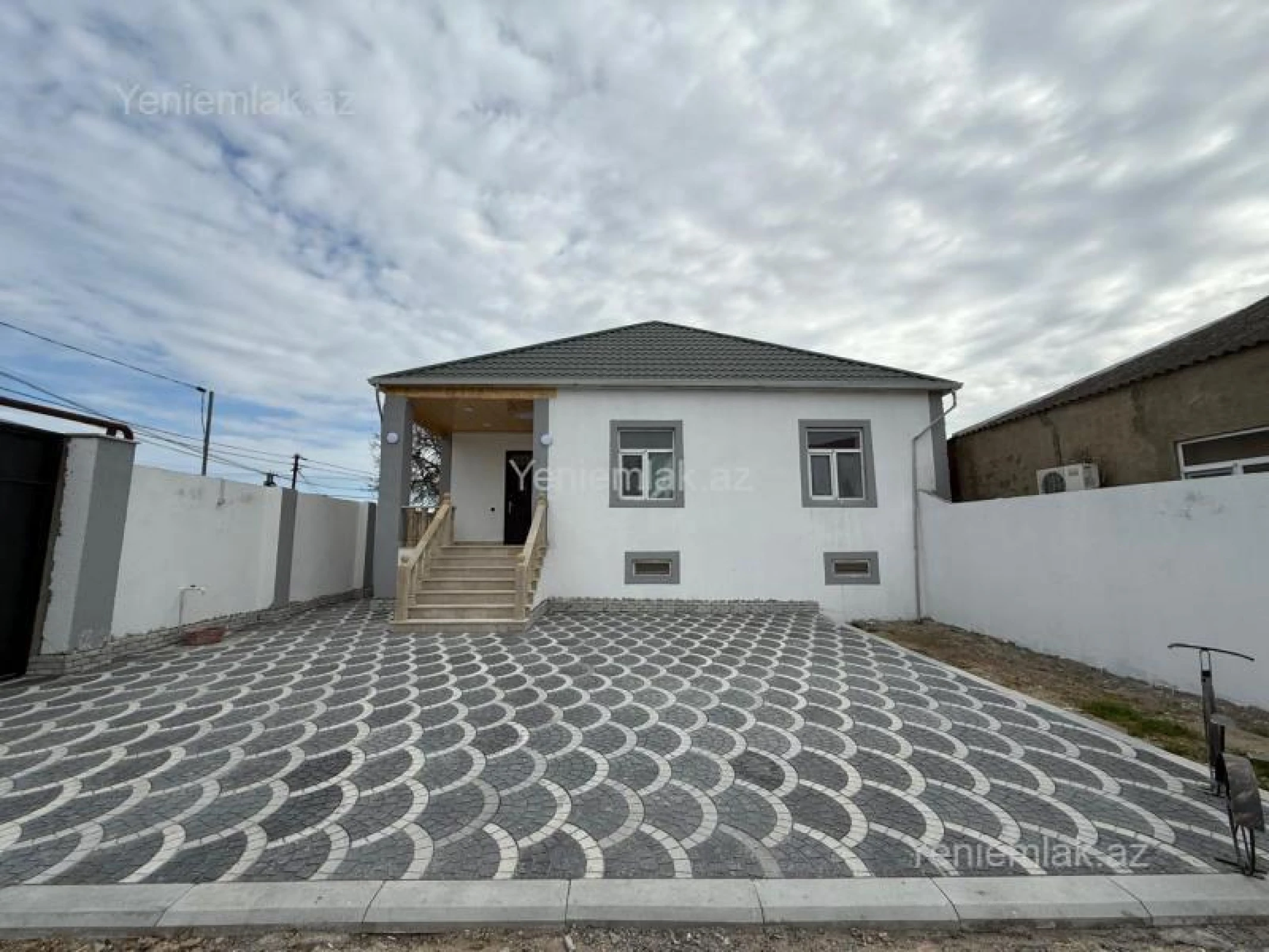 Satılır 4 otaqlı həyət evi 120 m²