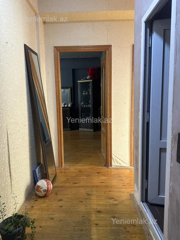 Satılır 2 otaqlı köhnə tikili 66 m²